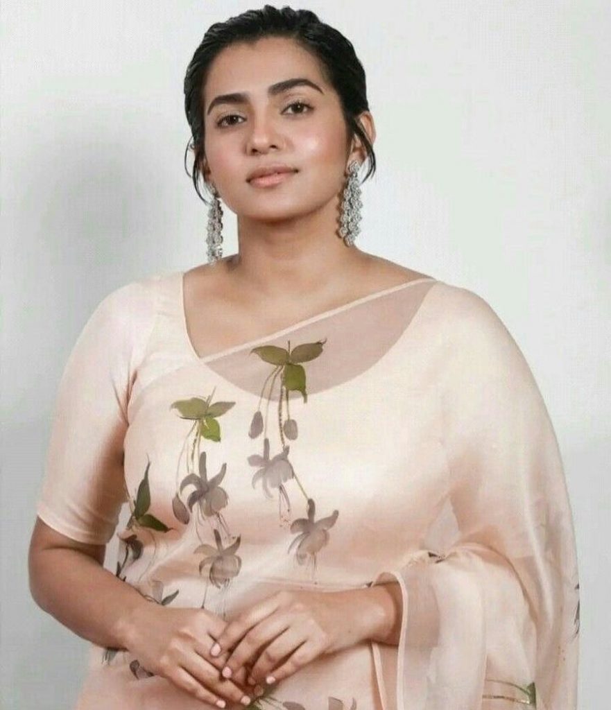 फोटो के साथ साउथ एक्ट्रेस का नाम